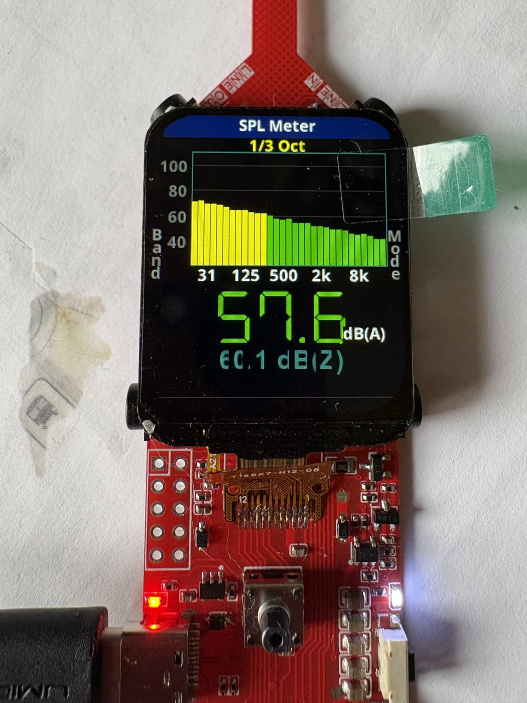 Analizzatore audio in tempo reale a 1/3 d'ottava su display